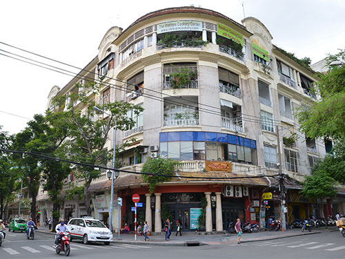 Nhiều[-]doanh[-]nghiệp[-]đang[-]thâu[-]tóm[-]những[-]khu[-]“đất[-]vàng”[-]tại[-]Hà[-]Nội